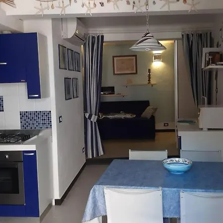 בית נופש Pippo Cosy Flat With Ac Near Beaches